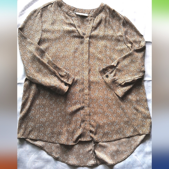 Dana Buchman Office Blouse Shirt with Tan Black White Accents - Picture 6 of 6